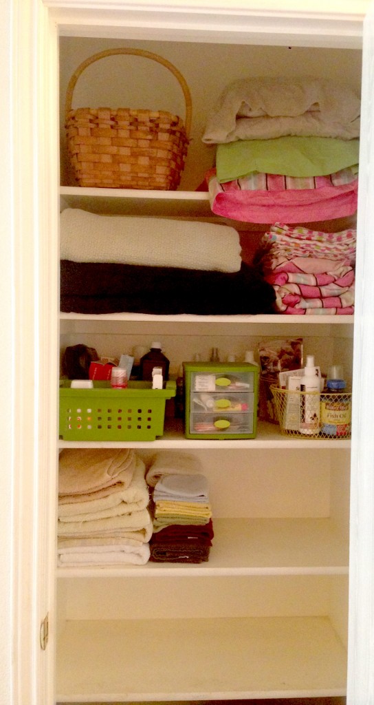 6 Weeks of Organization--Week 1--Linen Closet