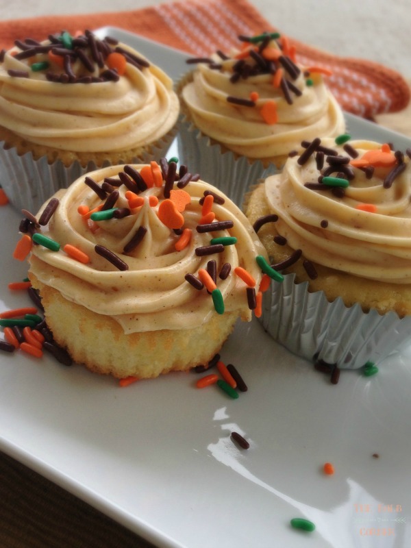 Vanilla Cupcakes with Pumpkin Cream Cheese Frosting2