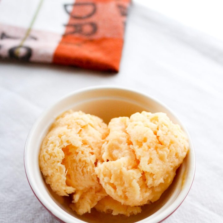 Only 4 ingredients to make this creamy and delicious frozen peach yogurt