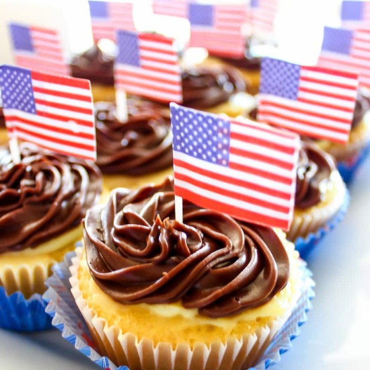If you love the flavor of Boston cream anything, you will go crazy for these addicting Boston Cream Pie Cupcakes. Yellow cupcakes filled with vanilla pudding and topped with a creamy chocolate frosting, these Boston Cream Pie Cupcakes definitely won't disappoint.