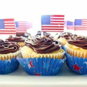 If you love the flavor of Boston cream anything, you will go crazy for these addicting Boston Cream Pie Cupcakes. Yellow cupcakes filled with vanilla pudding and topped with a creamy chocolate frosting, these Boston Cream Pie Cupcakes definitely won't disappoint.