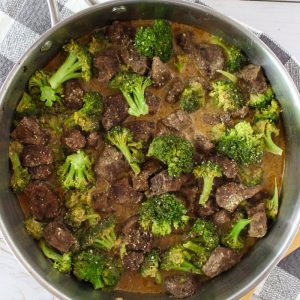 This is an easy dinner idea! One pot beef and broccoli, serve with rice or garlic noodles.