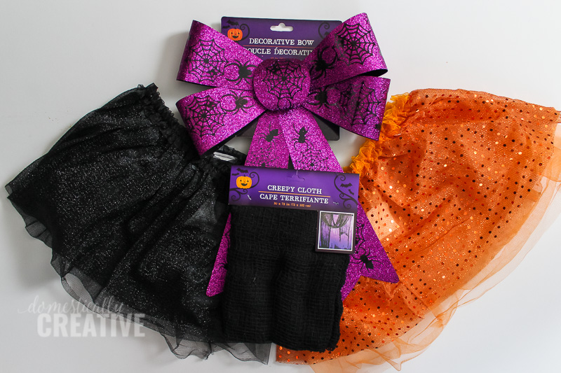 I am totally picking up the supplies for this Halloween fabric scrap wreath from the dollar store!