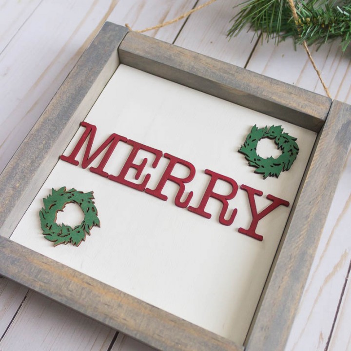 A wood framed sign in a MINI version. Perfect for a Christmas tree ornament. #christmasornament #christmastree #woodframedsign #signornament