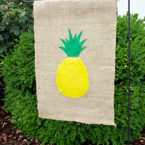Image for No-Sew Pineapple Garden Flag &ndash; Silhouette Creators