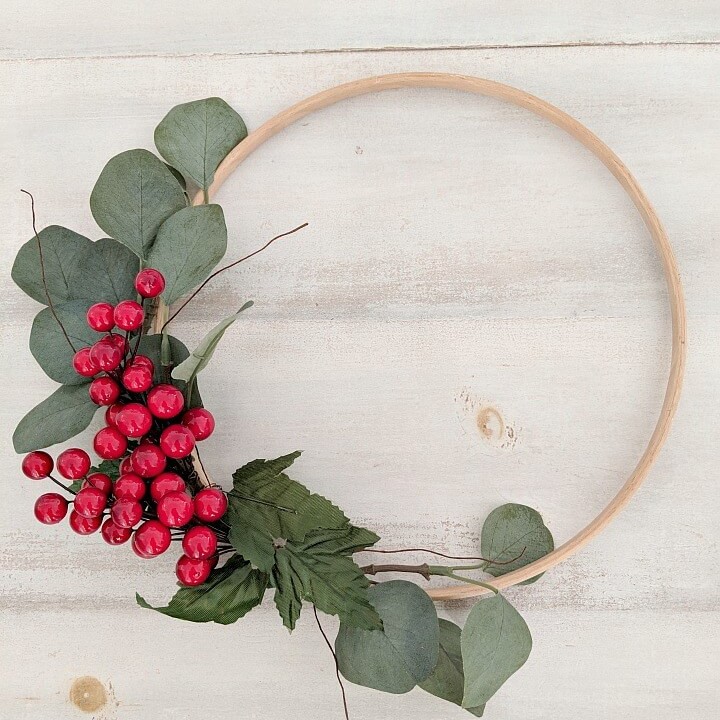 Image for 5 Minute Red Berry Minimal Holiday Wreath